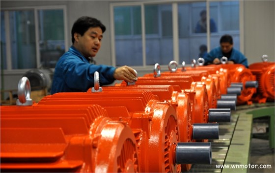 皖南電機:員工正在精心做最后的總裝 皖南電機:員工正在精心做最后的總裝