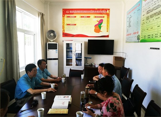 皖南電機(jī)董事長陳根喜、總經(jīng)理陳學(xué)鋒到觀陽村扶貧