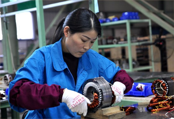 皖南電機(jī)員工一絲不茍 皖南電機(jī)員工一絲不茍