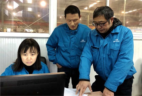 2018年皖南電機(jī)內(nèi)審:內(nèi)審員在車間審核 2018年皖南電機(jī)內(nèi)審:內(nèi)審員在車間審核