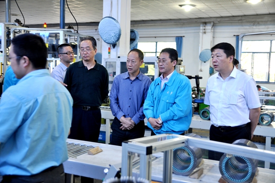 徽省出入境檢驗(yàn)檢疫局副局長程愈強(qiáng)一行來皖南電機(jī)調(diào)研指導(dǎo)工作 徽省出入境檢驗(yàn)檢疫局副局長程愈強(qiáng)一行來皖南電機(jī)調(diào)研指導(dǎo)工作