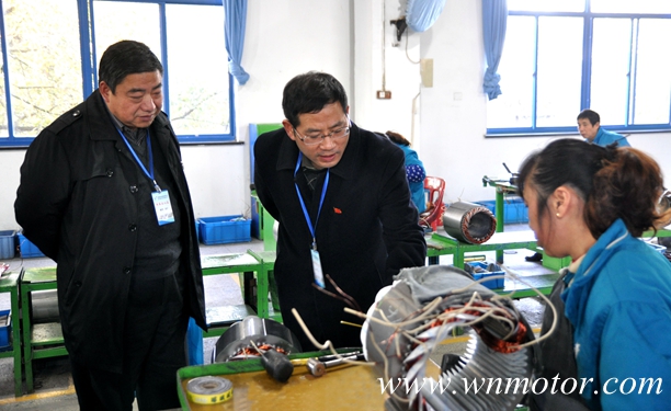 皖南電機:專家組成員在生產(chǎn)現(xiàn)場查看 皖南電機:專家組成員在生產(chǎn)現(xiàn)場查看