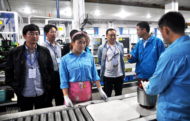 審核人員在皖南電機生產現(xiàn)場實地查看 審核人員在皖南電機生產現(xiàn)場實地查看