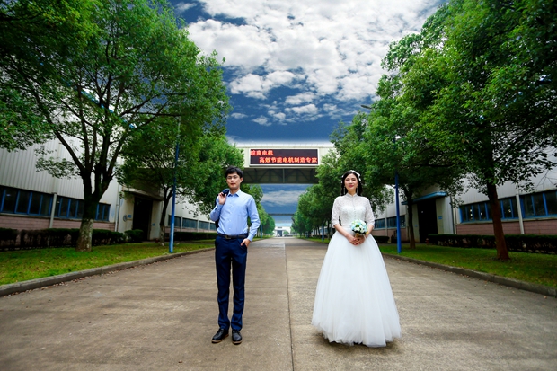 徜徉在廠區(qū)大道上 徜徉在廠區(qū)大道上