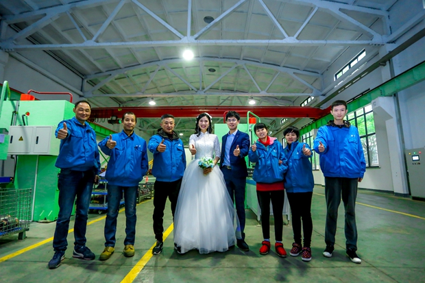 與車間員工一起為皖南電機(jī)點贊 與車間員工一起為皖南電機(jī)點贊