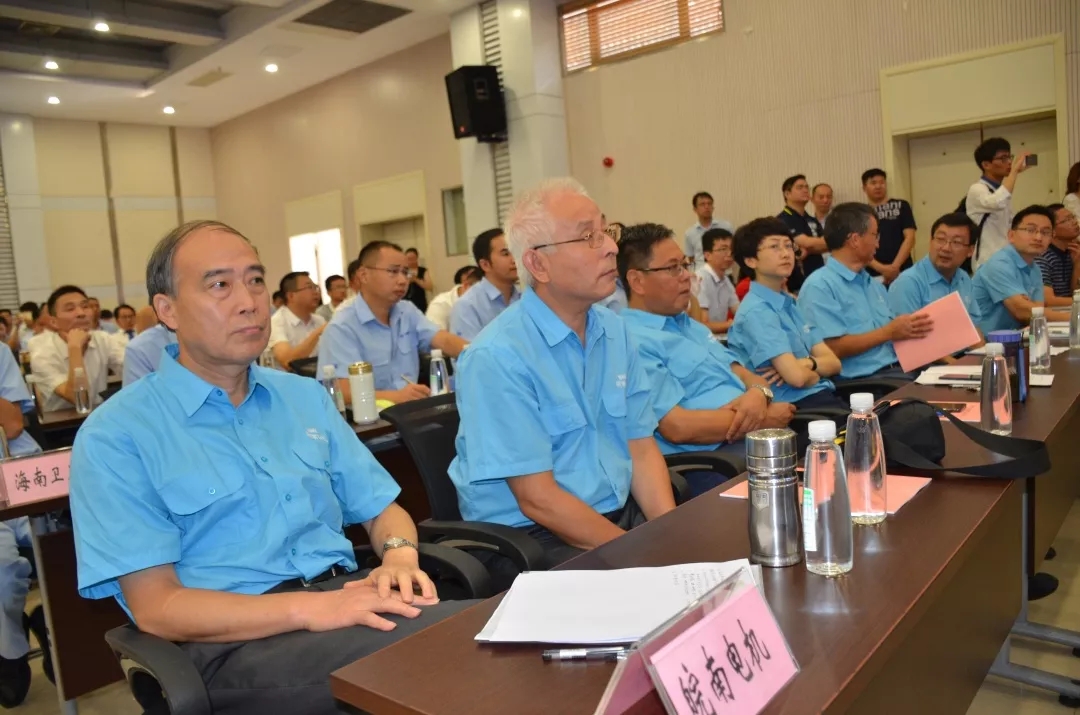 皖南電機(jī):皖南電機(jī):參加省質(zhì)量獎評審的公司領(lǐng)導(dǎo) 公司代表在省質(zhì)量獎答辯會現(xiàn)場 皖南電機(jī):皖南電機(jī):參加省質(zhì)量獎評審的公司領(lǐng)導(dǎo) 公司代表在省質(zhì)量獎答辯會現(xiàn)場